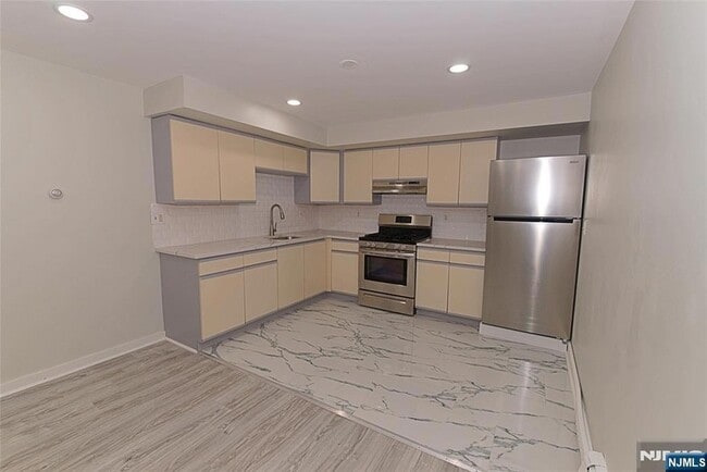 Photo - 380 Undercliff Ave