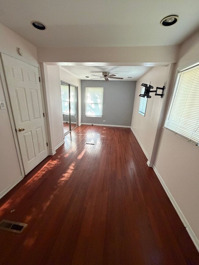 101 N Cedar Ln