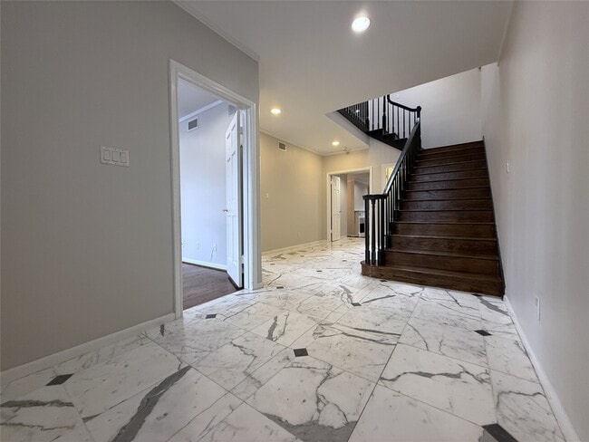 Photo - 2813 Saint St