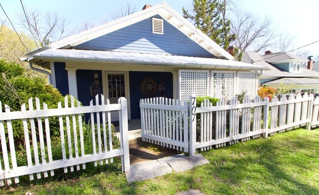 Charming 2BR/1BA Arnette Avenue Bungalow! ... - Charming 2BR/1BA Arnette Avenue Bungalow! ... House