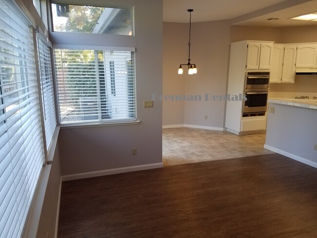 Photo - 105 Kilcairn Ct