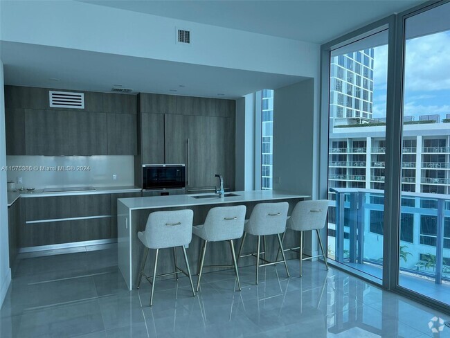 Building Photo - 17550 Collins Ave Unit 70 Rental