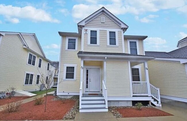 Building Photo - 855 Main St Unit 33
