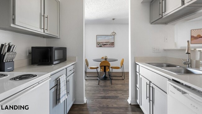 Photo - 1071 Clayton Ln Unidad M0118