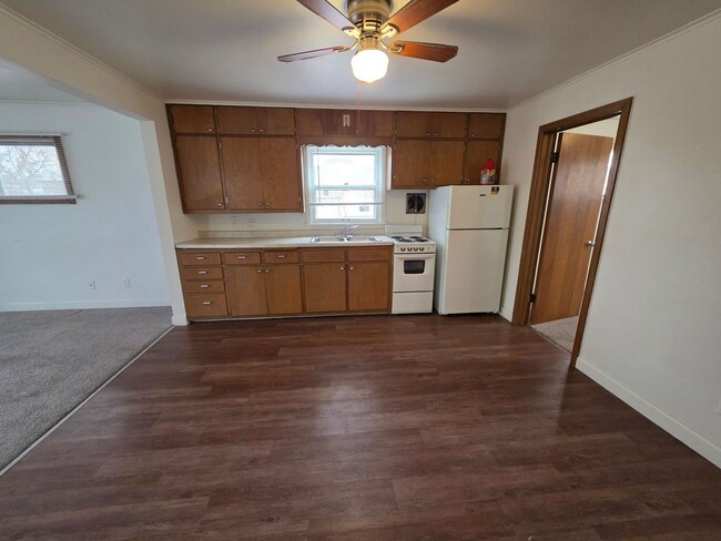 Photo - 433-435 S Van Buren Street Unit Apt 2