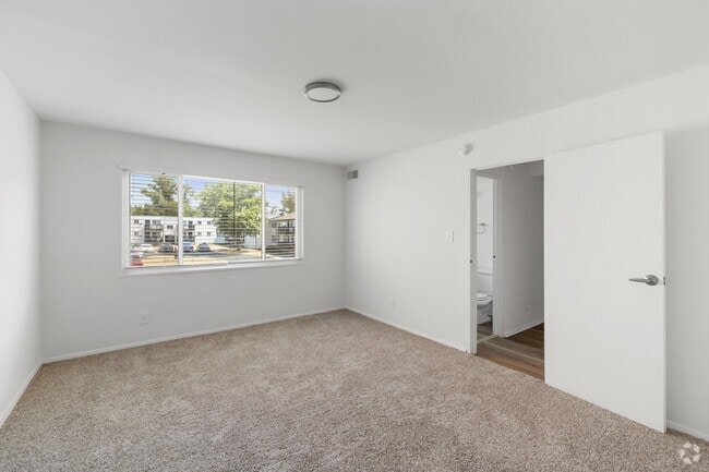 1 BR, 1 BA - 669 SF