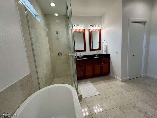 Photo - 4545 Dean Martin Dr