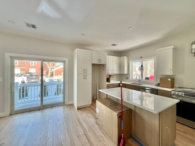 Photo - 140 Arlington St