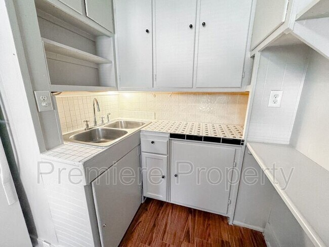 Photo - 311 E Arthur St Unit 6