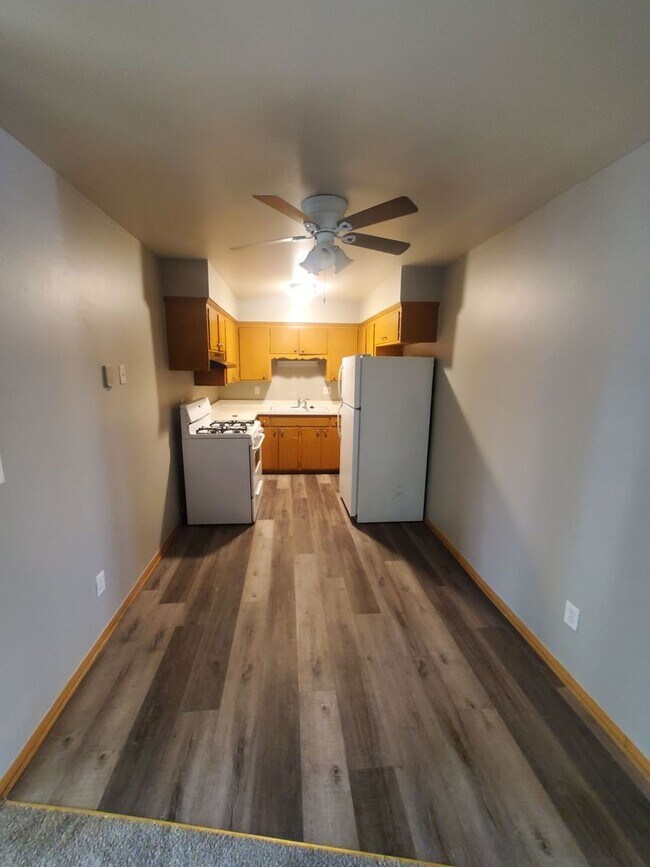 Building Photo - 7343 N Teutonia Ave Unit #5