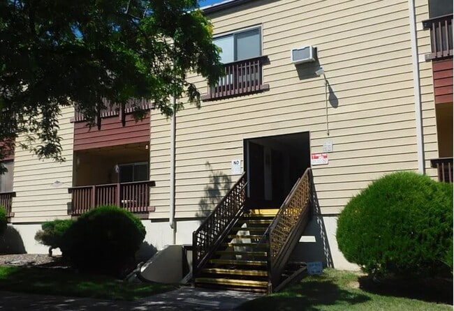 Building Photo - Charming 2-Bed Condo Near CMU & St. Mary’s... Unit 410