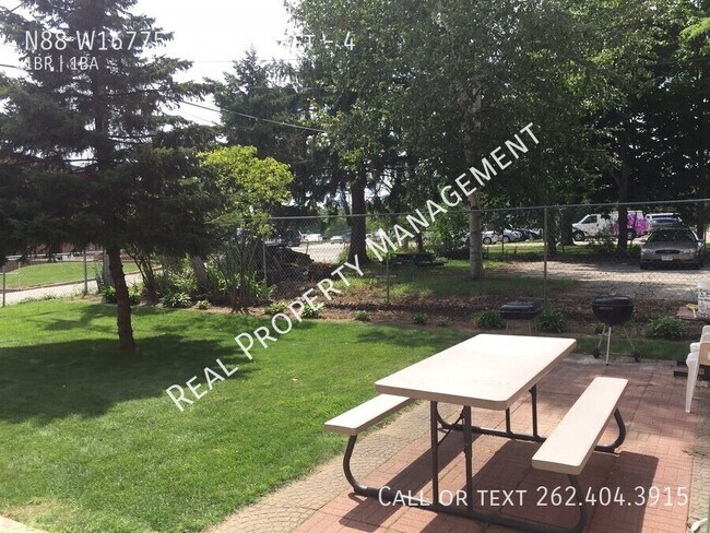 Photo - N88W16775-W16775 Main St Unidad 4