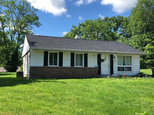 New Renovated 3 bed 1 bath Unit! - New Renovated 3 bed 1 bath House Unit!