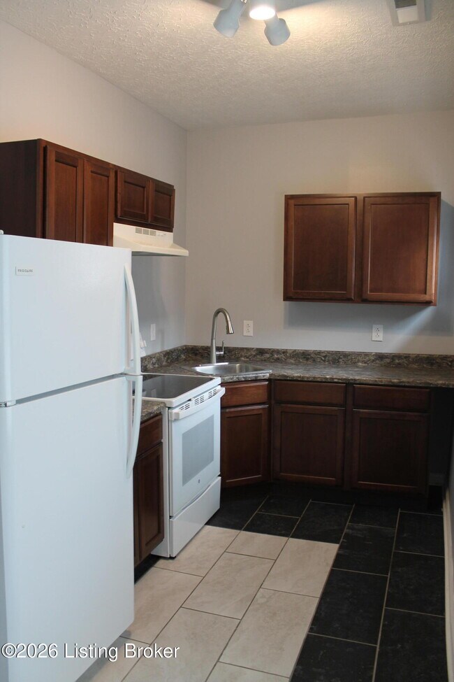 952 S Floyd St Unidad 202
