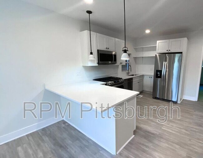 Photo - 703 Chislett St