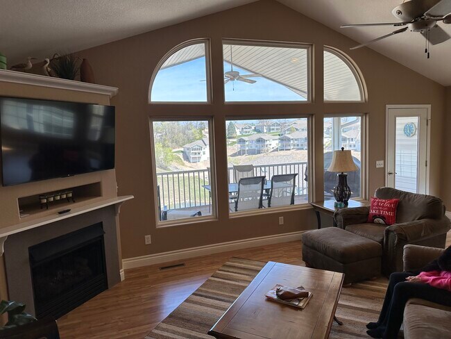 Photo - 5214 Big Ship