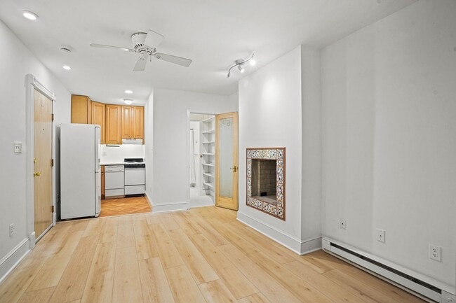 Photo - 1944 Calvert St NW
