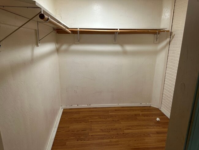 vestidor - 142 Townsend Ct Unidad Hollister Basement Apartm
