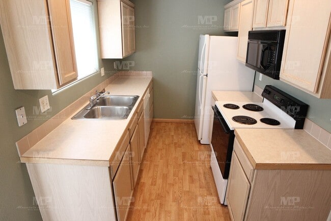 Photo - 419 Nokomis Ct