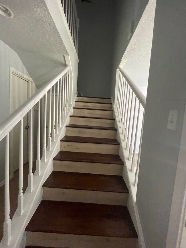 Building Photo - 9250 Beechnut St Unit 21