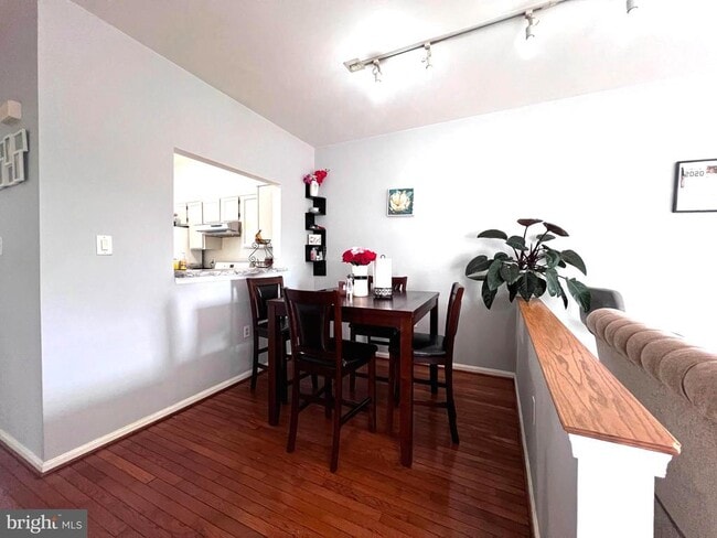 Photo - 507 Breckinridge Square SE