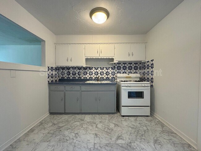Photo - 1108 W Apache St