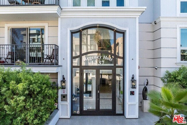 Photo - 1237 S Holt Ave Unidad 506