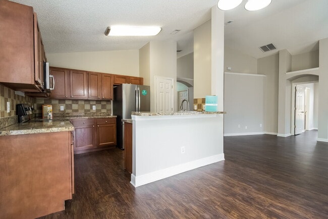 Photo - 948 Delfino Pl