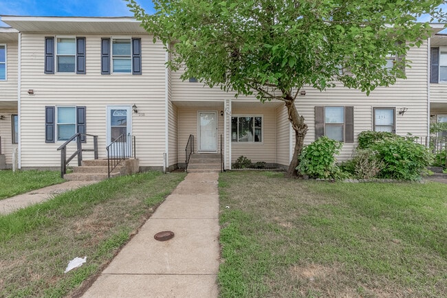 Photo - 253 Greenbrier Ave