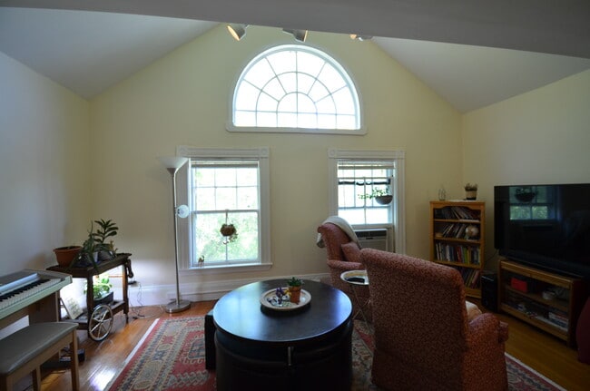 Building Photo - 41 Coolidge St Unit 43