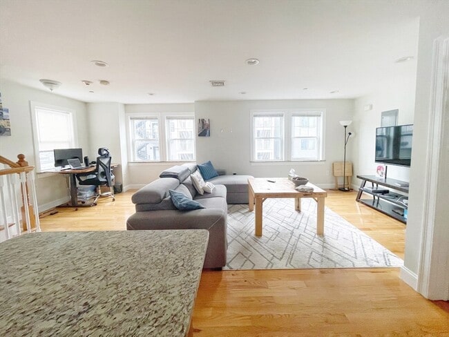 Photo - 1 Emmet Pl Unit #1