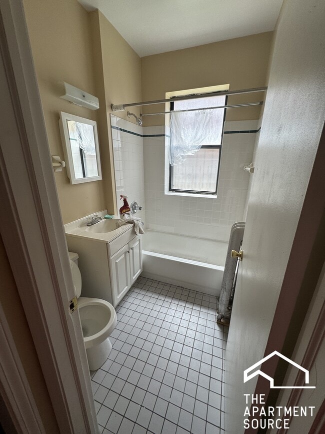 Photo - 7726 N Marshfield Ave Unidad 7726 1C