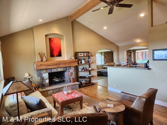 Photo - 3 br, 3 bath House - 3205 S Yosemite Dr