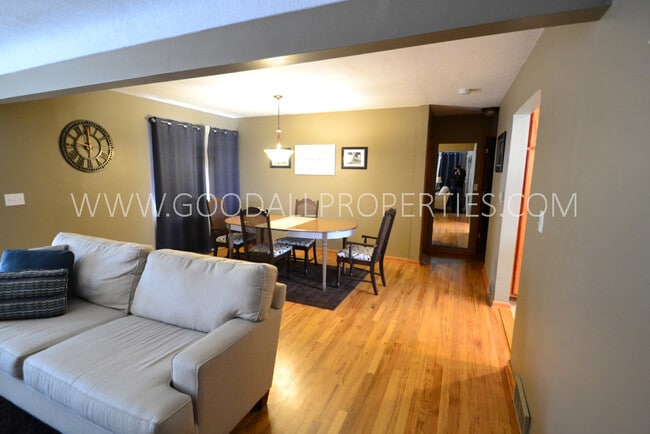 Photo - 3 Bedroom Ranch in Urbandale