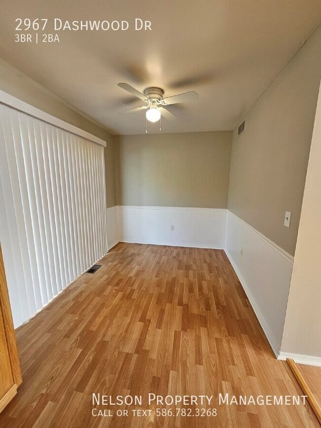 Photo - 2967 Dashwood Ave