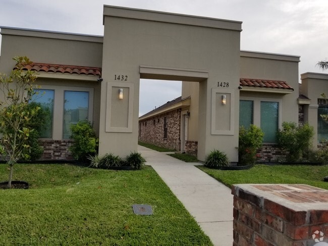 Building Photo - 1428 Leann Rimes Rd Unit B Rental