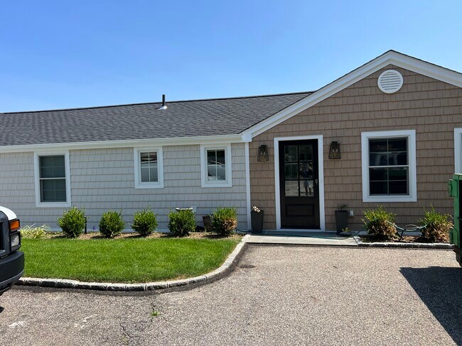 Photo - 2 Peconic Cres