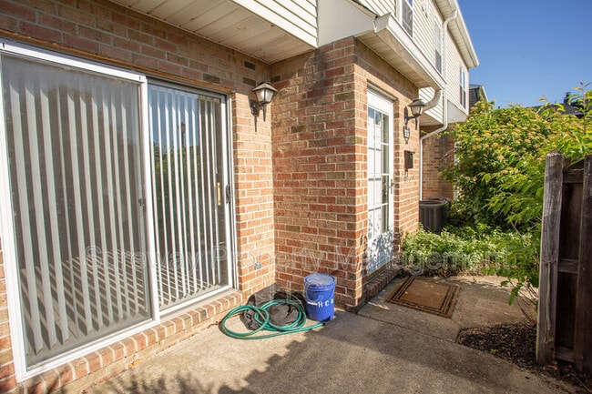 Photo - 2147 Harbour Dr