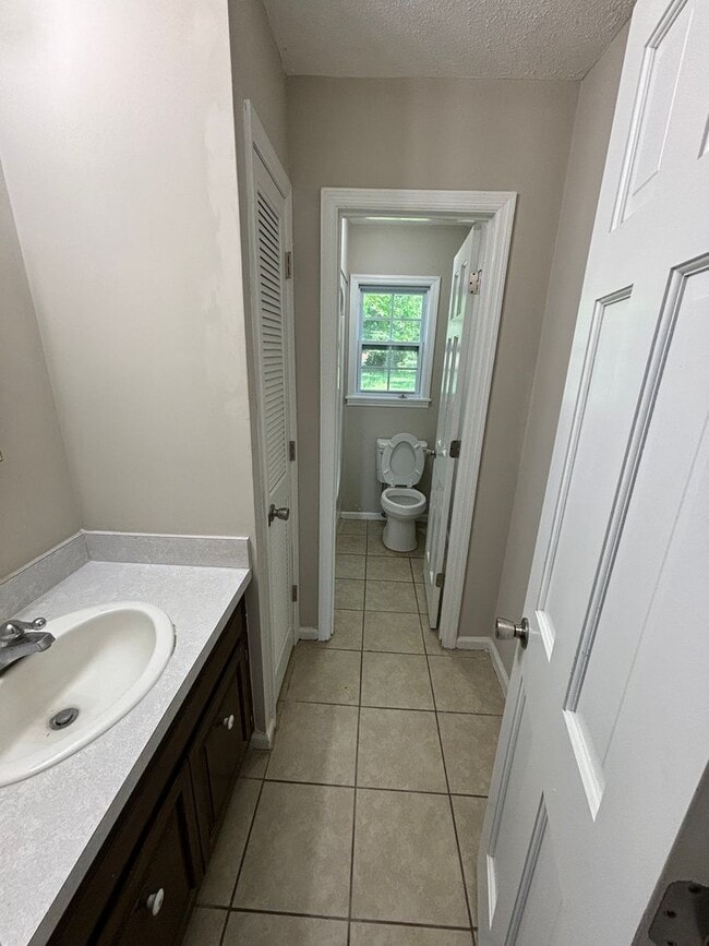 Photo - 985 Pineland Ave
