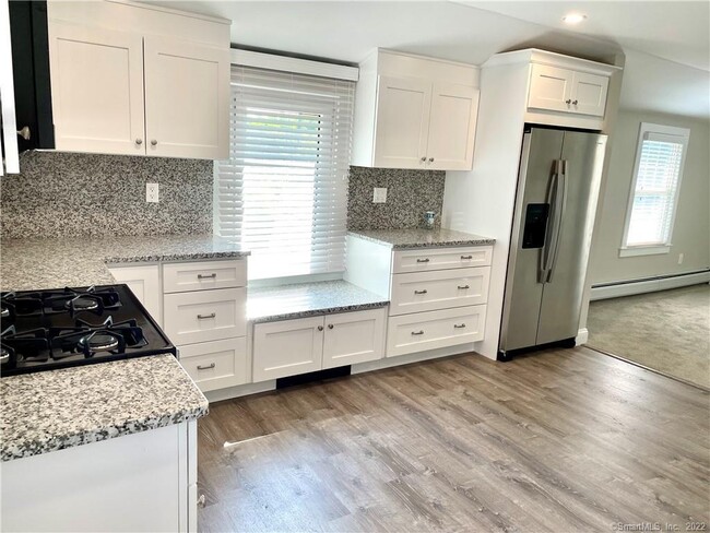 Photo - 31 Ledge Ave Unit 2