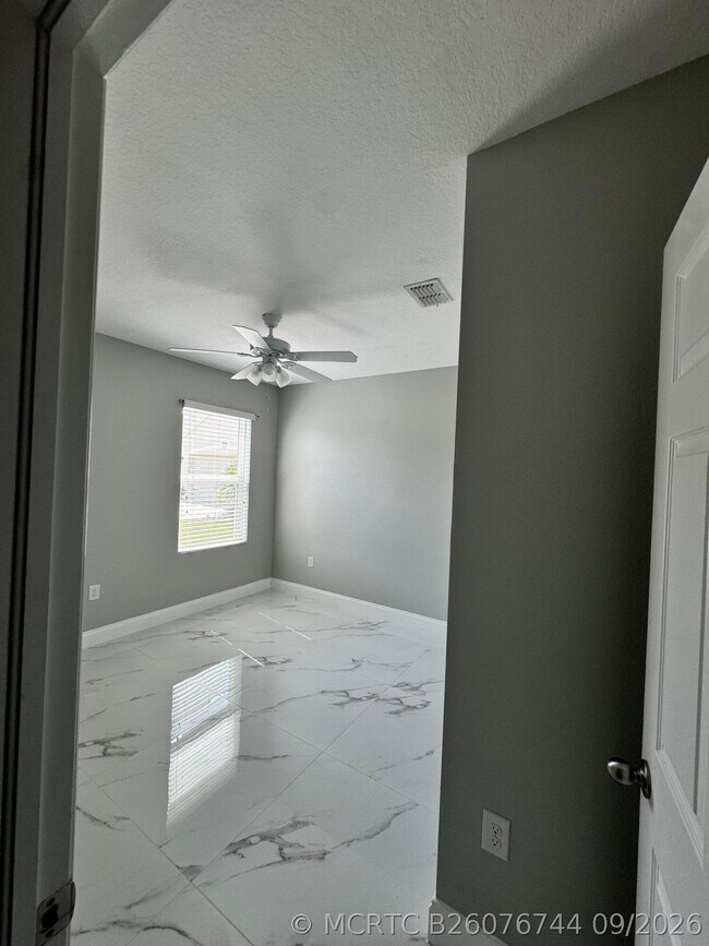 Photo - 2251 Garfield Dr SW