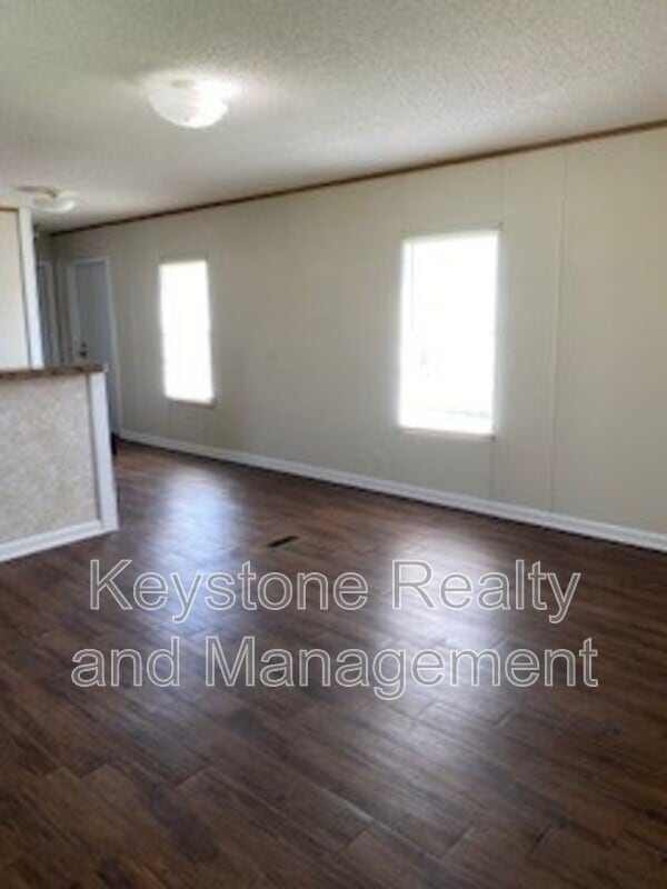Photo - 810 Monroe Ln
