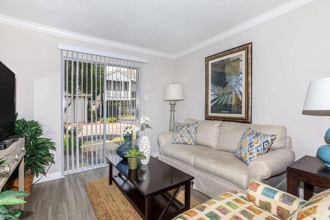 ¡TU NUEVA SALA DE ESTAR - The Granite Club Apartments