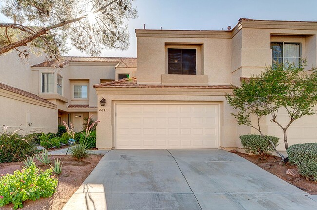 Building Photo - Gorgeous 2 Bedroom home in Desert Shores Racquet Club!