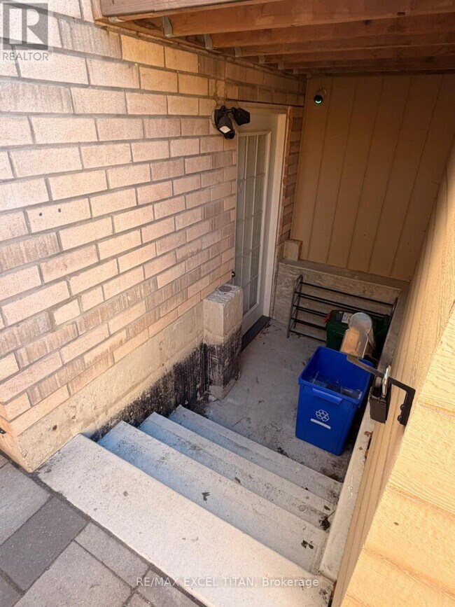 Photo - 460 Mactier Dr