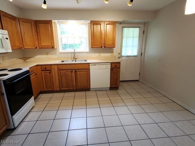 Building Photo - 7730 Ravenna Rd Unit 2 Rental