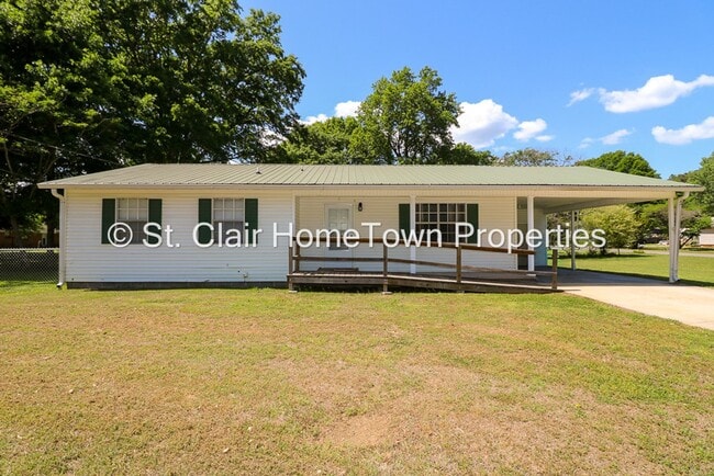 Building Photo - One level Home Close to Town