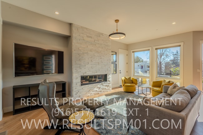 Photo - Stunning luxury custom home! 4 bedrooms heart of Fairoaks