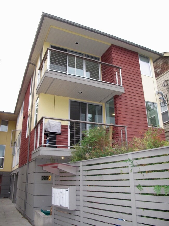 Building Photo - Gorgeous, Modern Townhome in the Heart of Fremont!! Open House Saturday the 27th!