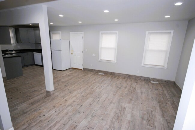 Photo - 1872 Champaign Rd